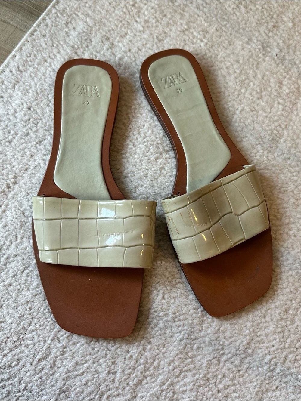 Zara Cream Croc Embossed Slide Sandals Size 39 / 8